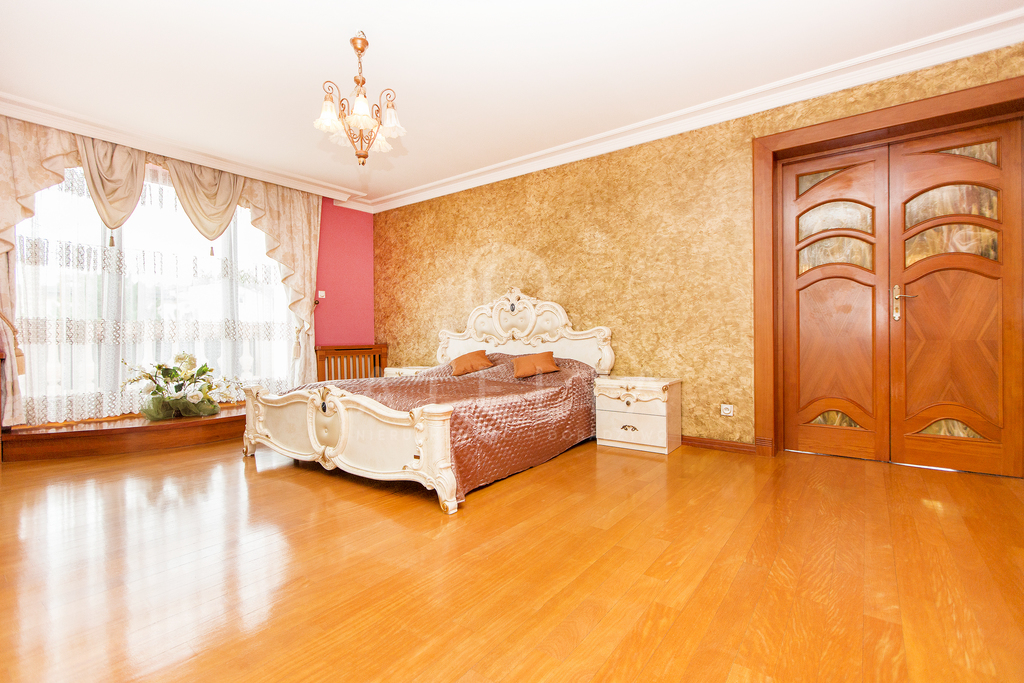 Dom z basenem w centrum Pogodna (23)