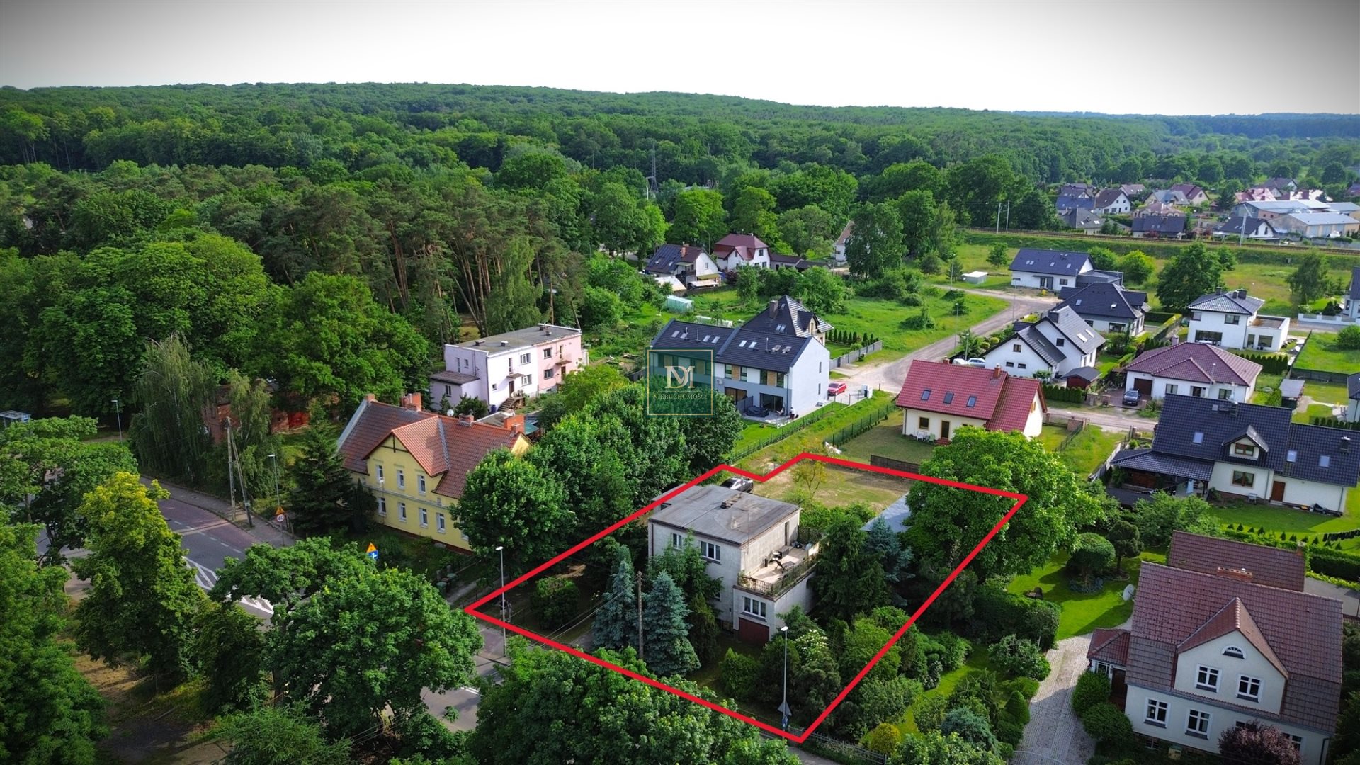 Dom 186m / Działka 1062m/ Garaże/Pom Gospodarcze (1)