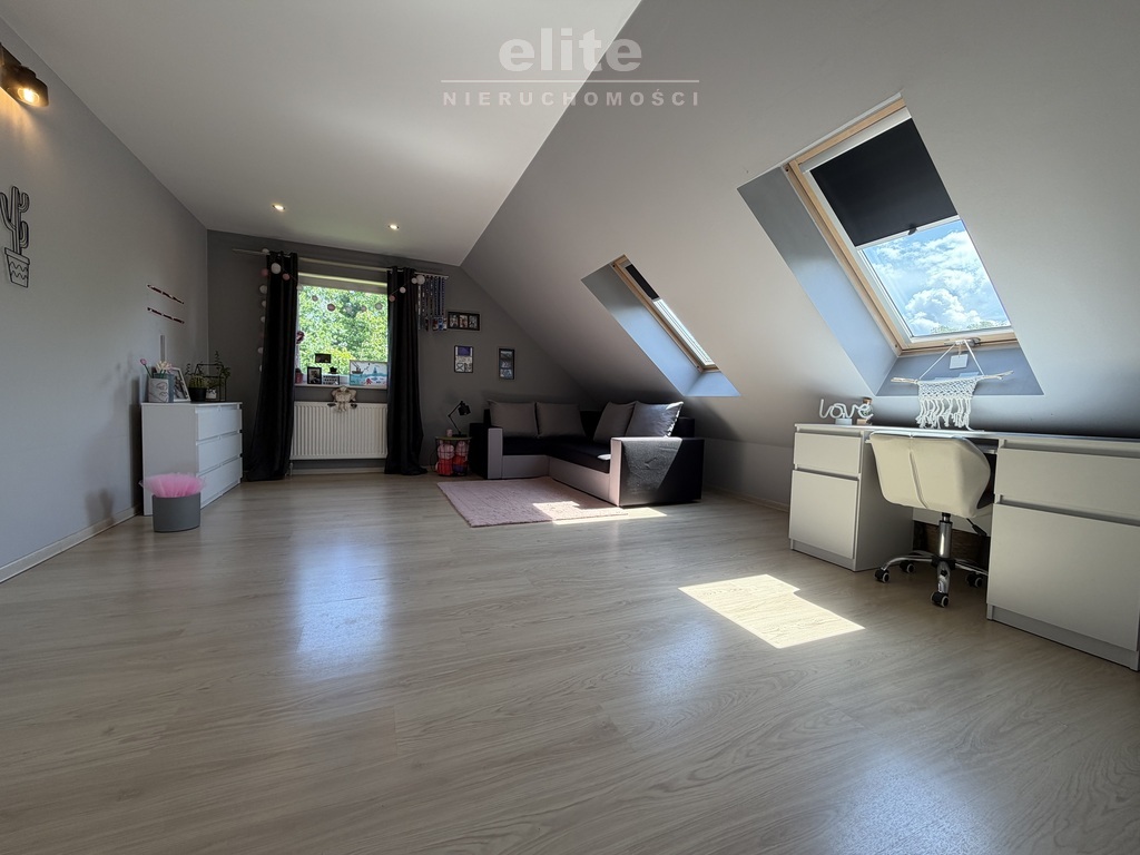 Wyjątkowy dom 240 m2 | Pompa, solary, garaż (21)
