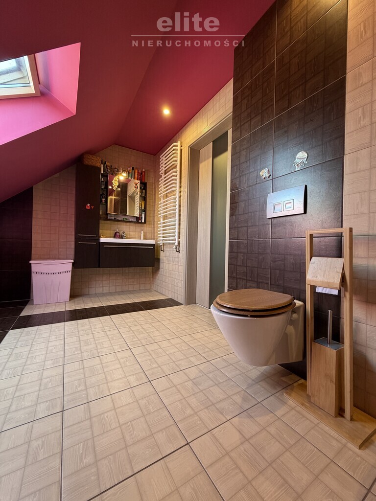 Wyjątkowy dom 240 m2 | Pompa, solary, garaż (17)