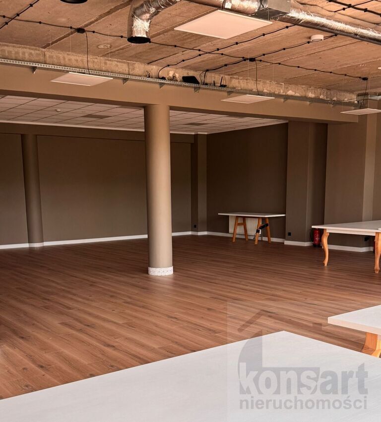 Lokal z  witrynami w stylu loftowym na prawobrzeżu (6)