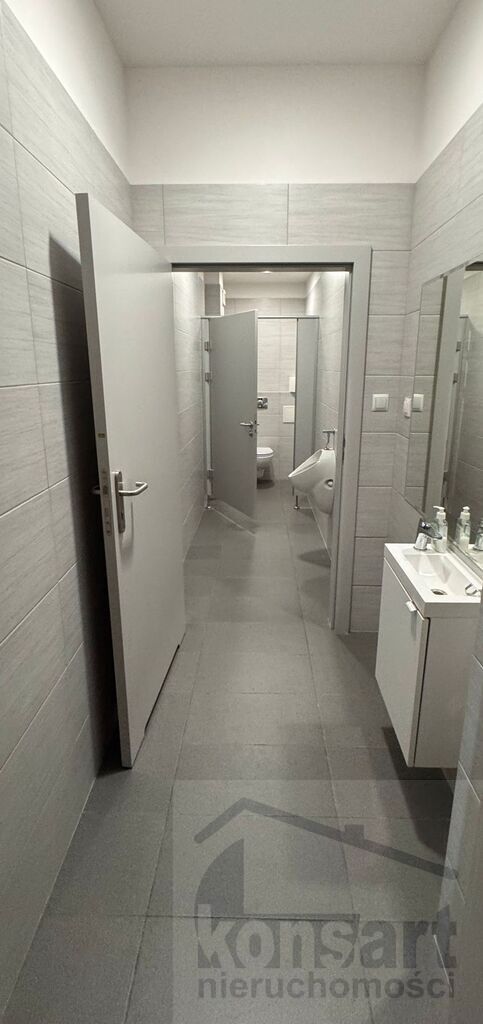 Lokal z  witrynami w stylu loftowym na prawobrzeżu (16)