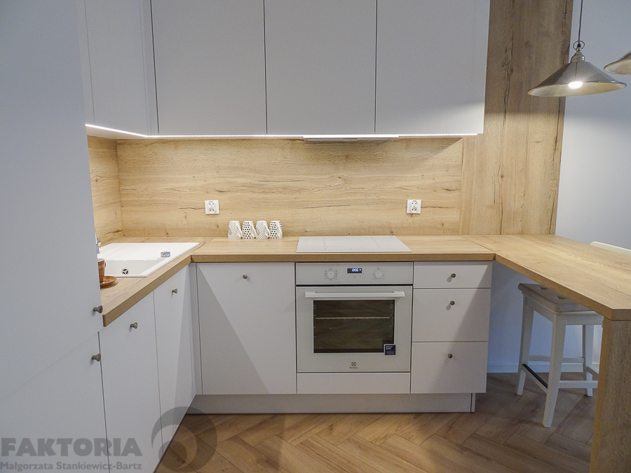 2 pokoje w centrum, taras, ogród, m. postojowe (14)