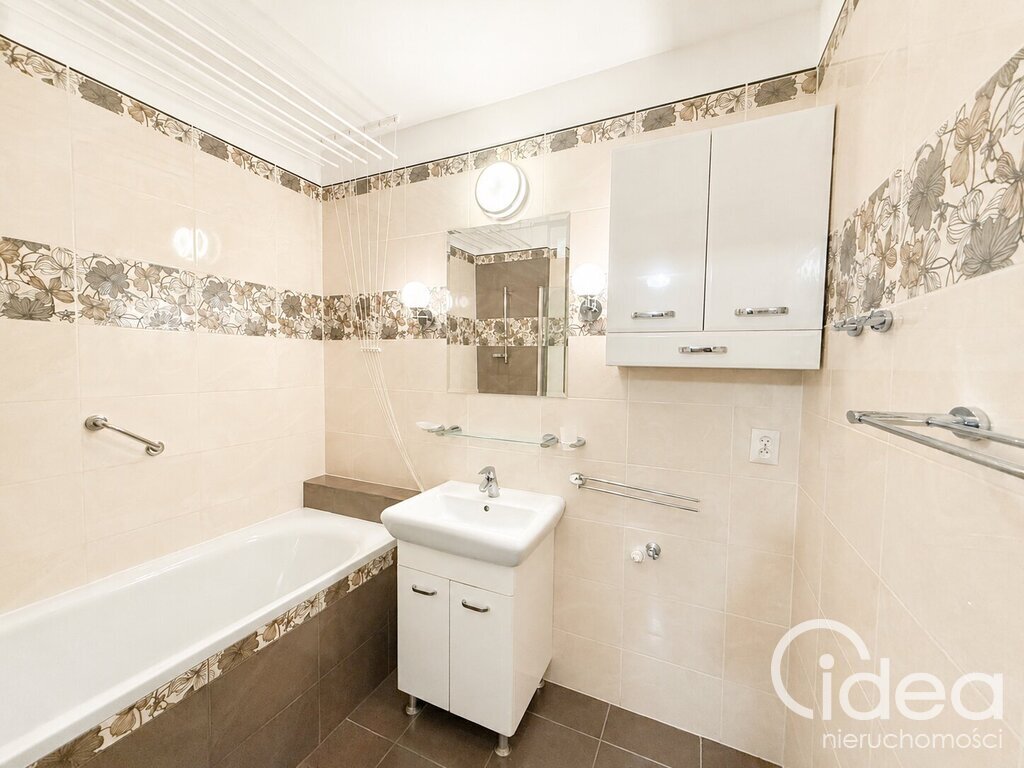 Osiedle Zawadzkiego, 47m2, 1/2 pokoje,balkon,winda (8)