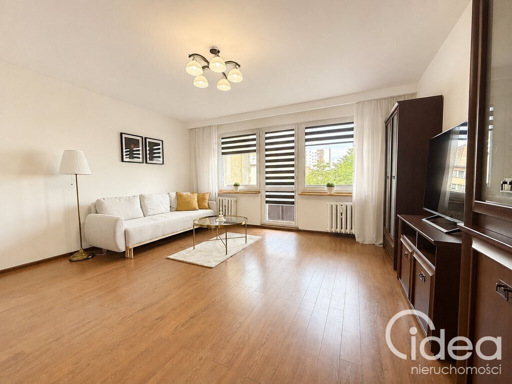 Osiedle Zawadzkiego, 47m2, 1/2 pokoje,balkon,winda (2)