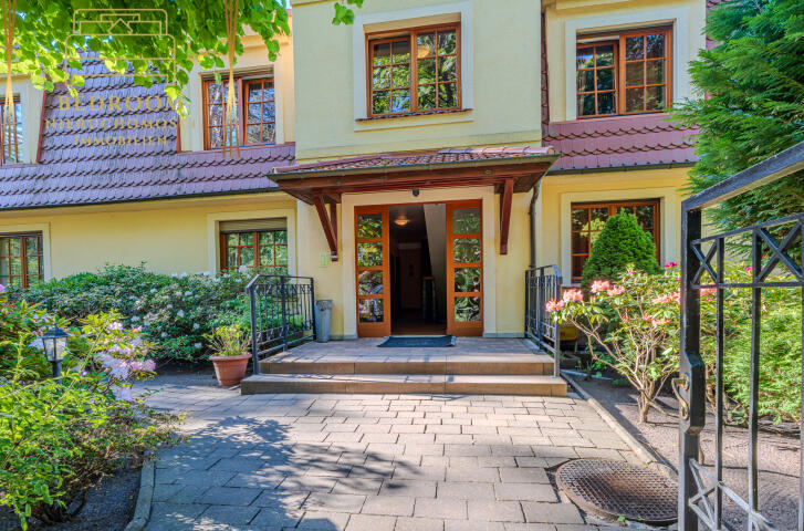 Aparthotel z 8 apartamentami z widokiem na morze wśród lasu plus spa (3)