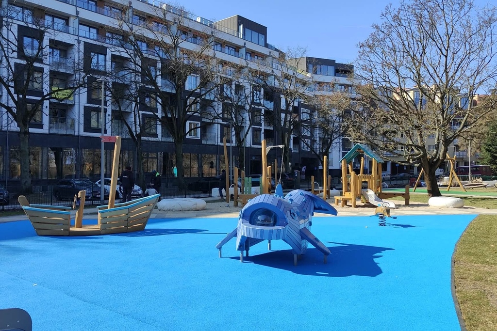 Apartament 2-pokojowy z garażem 50m od plaży (18)