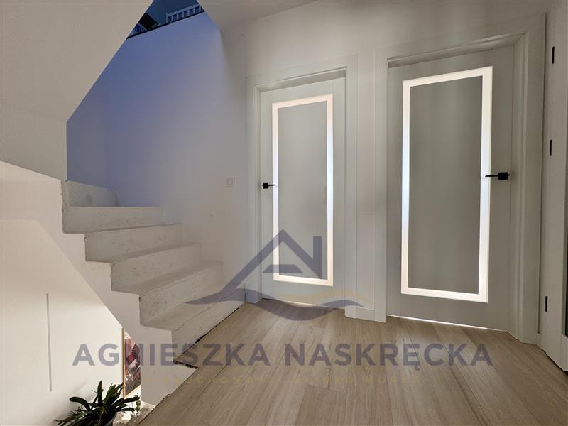 Nowoczesny lokal mieszkalny z ogródkiem na zamknię (10)