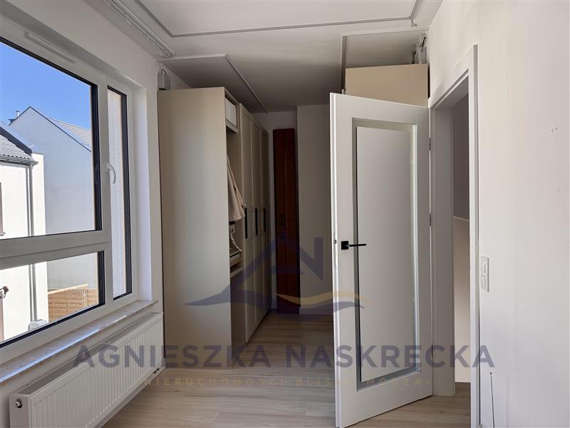 Nowoczesny lokal mieszkalny z ogródkiem na zamknię (9)