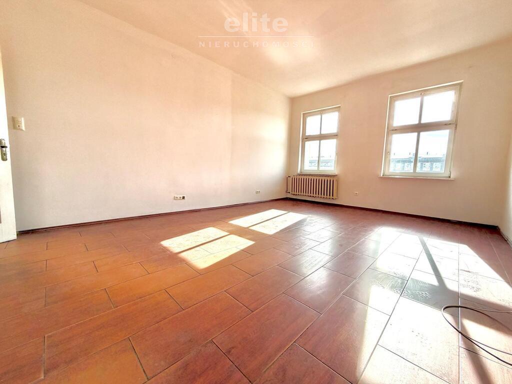 Świetna lokalizacja, 3 pok, balkon, do remontu (1)