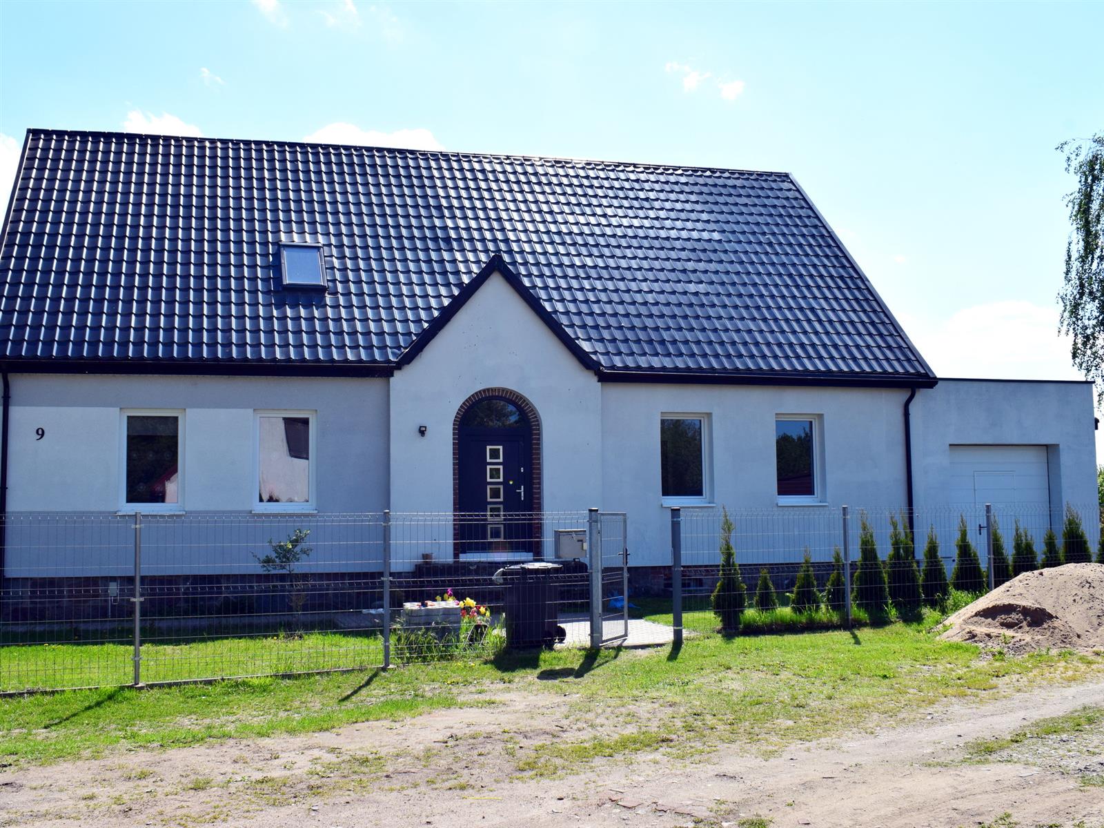 Dom wolnostojący - Żeńsko  (2)