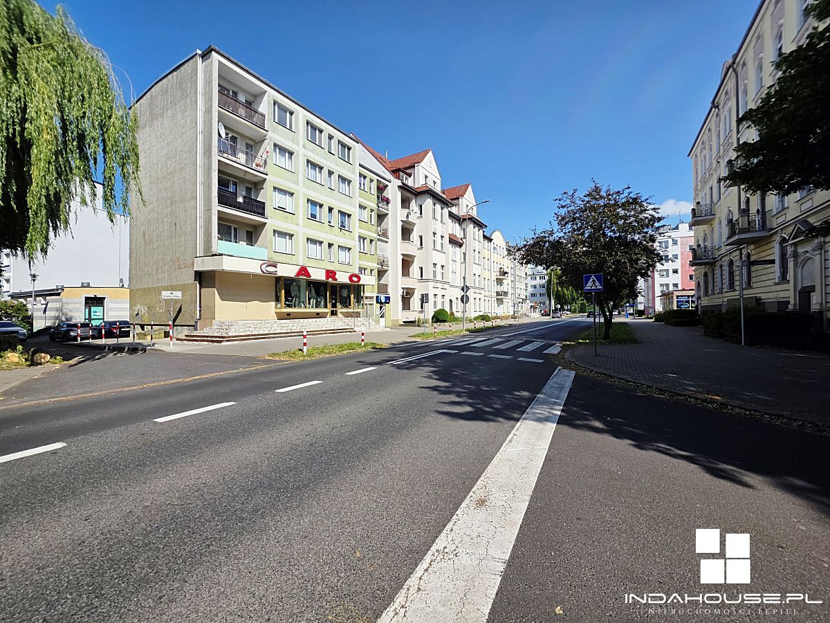 Lokal w Kołobrzegu, Duże witryny. Dobre sąsiedztwo (12)