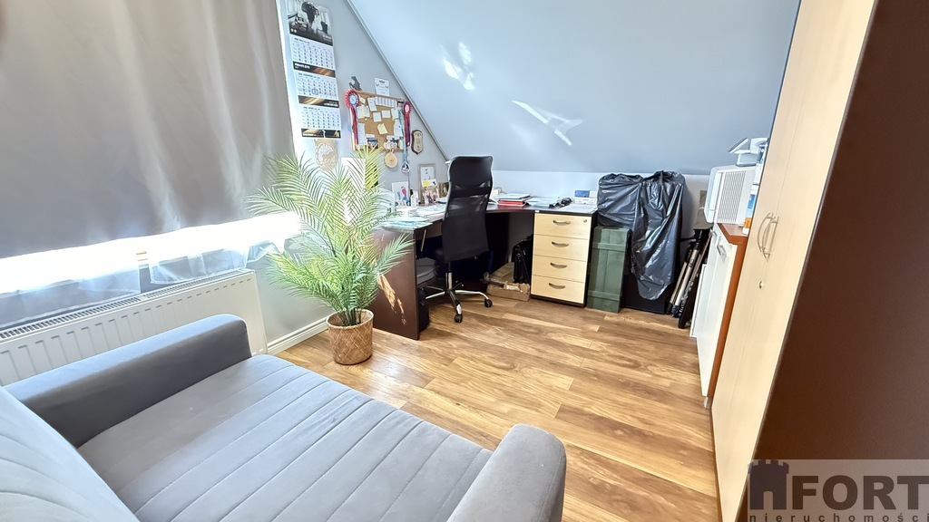 Komfortowy dom z dużym ogrodem (14)