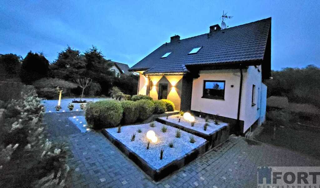 Komfortowy dom z dużym ogrodem (23)