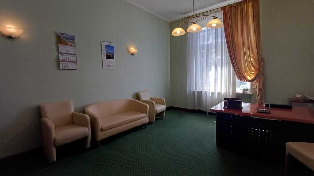 Lokal biurowy o powierzchni 120 mkw do wynajęcia. (1)