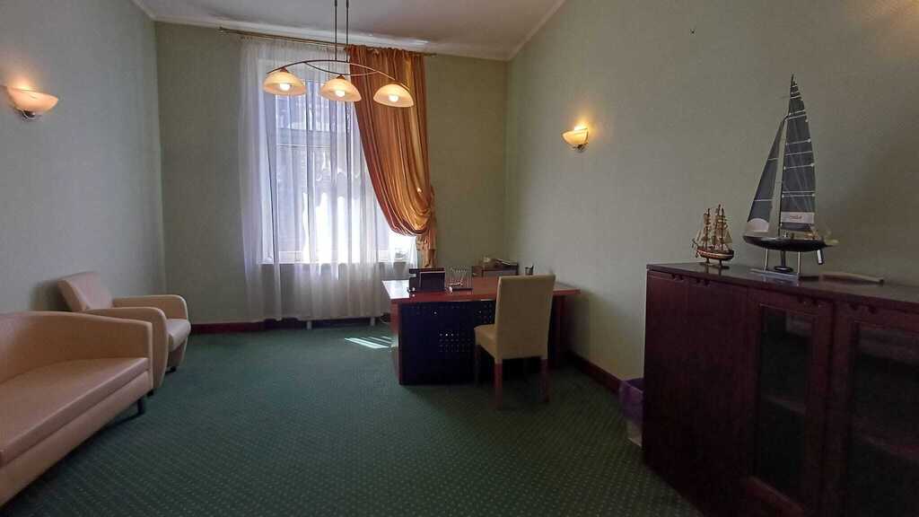 Lokal biurowy o powierzchni 120 mkw do wynajęcia. (4)