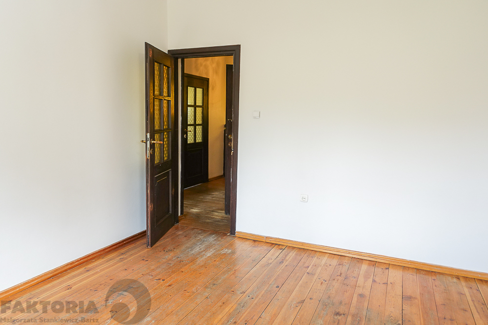 Pół bliźniaka, 2 garaże, basen, działka 613 m2, (15)
