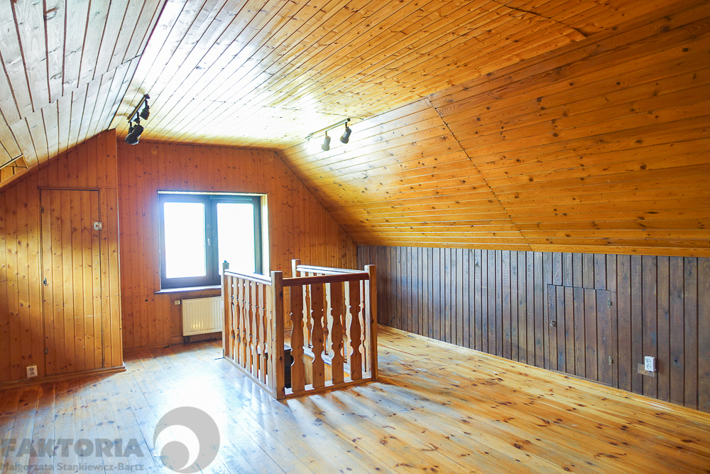 Pół bliźniaka, 2 garaże, basen, działka 613 m2, (27)