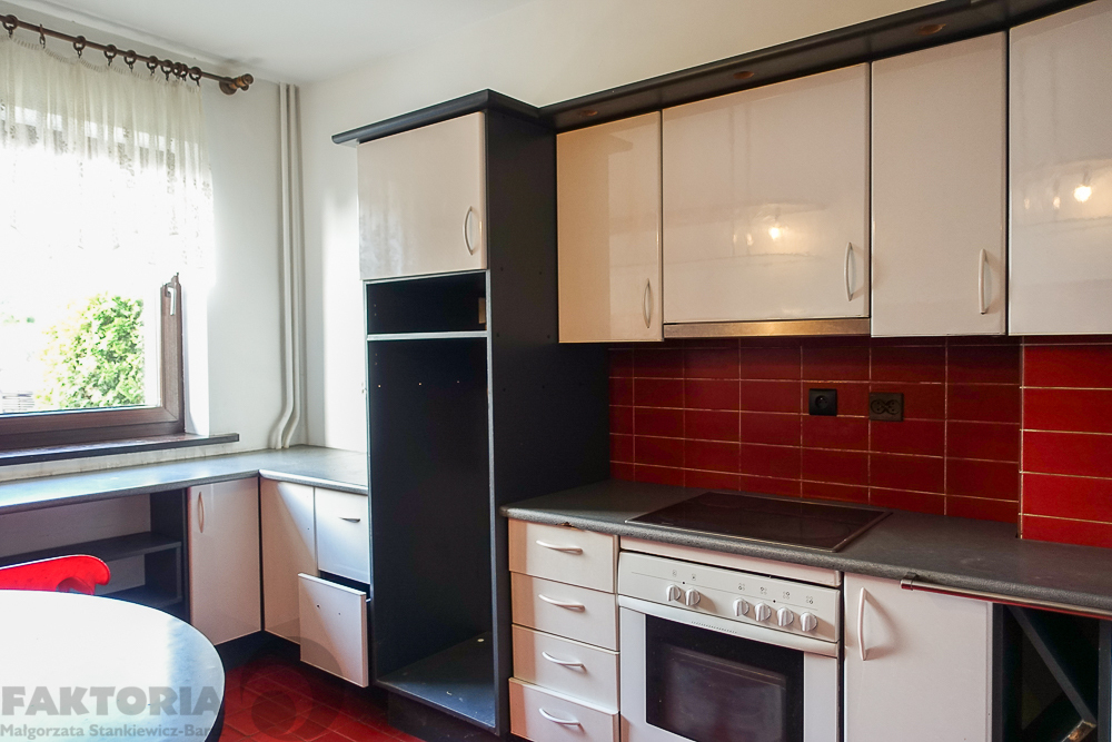 Pół bliźniaka, 2 garaże, basen, działka 613 m2, (5)