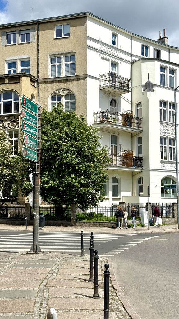 Na sprzedaż 3 pokoje z widokiem na Plac Odrodzenia (2)