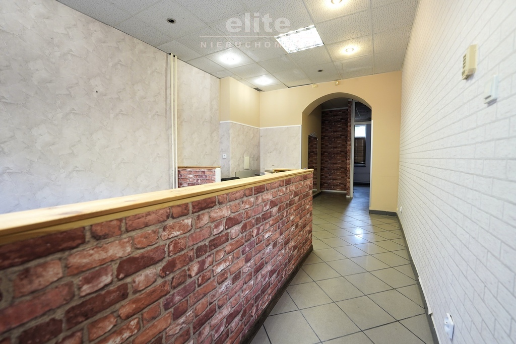 LOKAL BIUROWO-USŁUGOWY Z WITRYNĄ, PARTER (2)