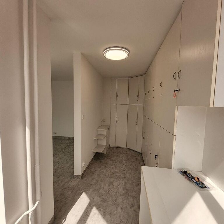 Wynajmę lokal przystosowany pod gabinet (5)