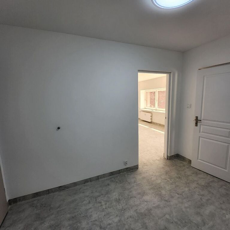 Wynajmę lokal przystosowany pod gabinet (11)