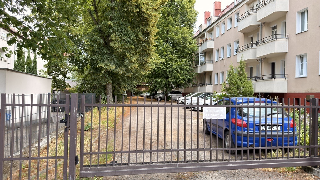 Wyjątkowe, 2-poziomowe mieszkanie z antresolą (2)