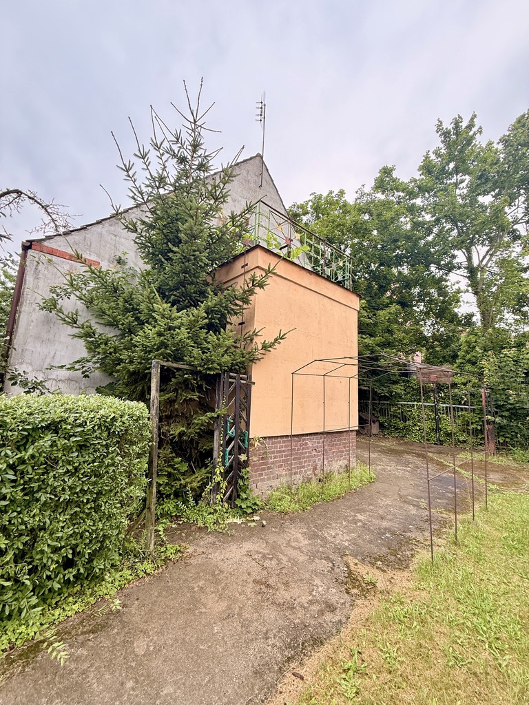 Dom do remontu z potencjałem inwestycyjnym (5)