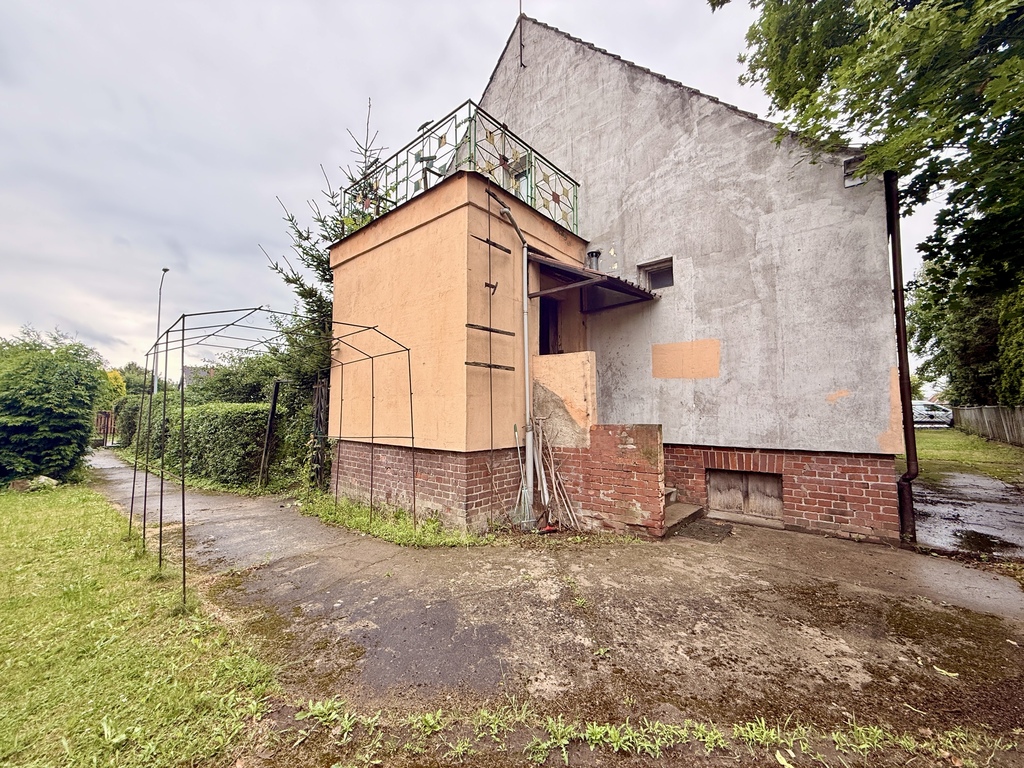 Dom do remontu z potencjałem inwestycyjnym (1)