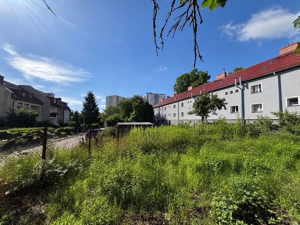 Małe M na sprzedaż z ogródkiem (2)