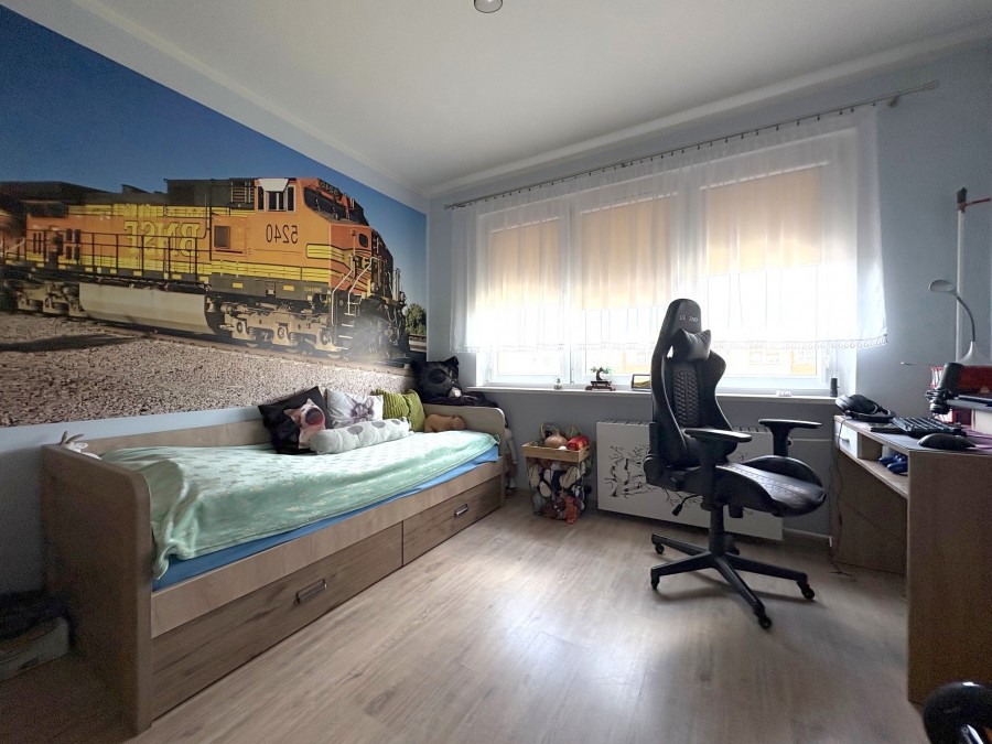 4 ŁADNE POKOJE OS.CHOPOINA DUŻY BALKON (3)