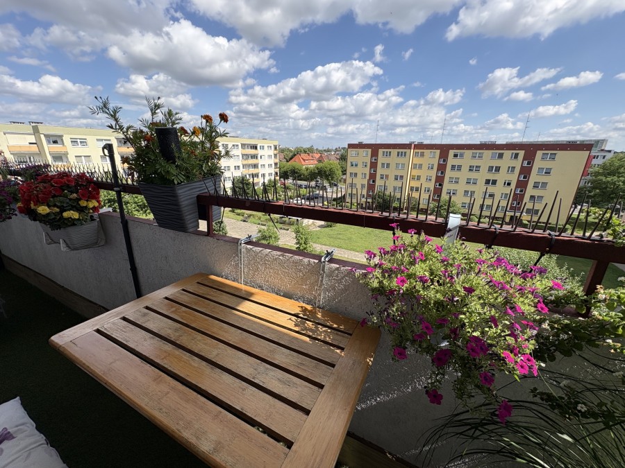 4 ŁADNE POKOJE OS.CHOPOINA DUŻY BALKON (13)