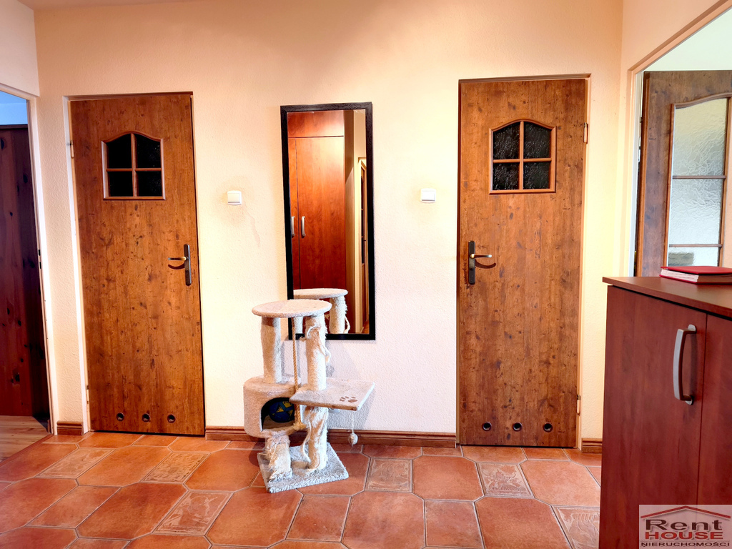 4 pokoje, balkon, piwnica (14)