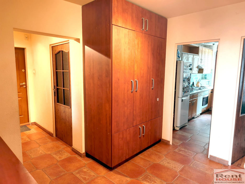 4 pokoje, balkon, piwnica (17)