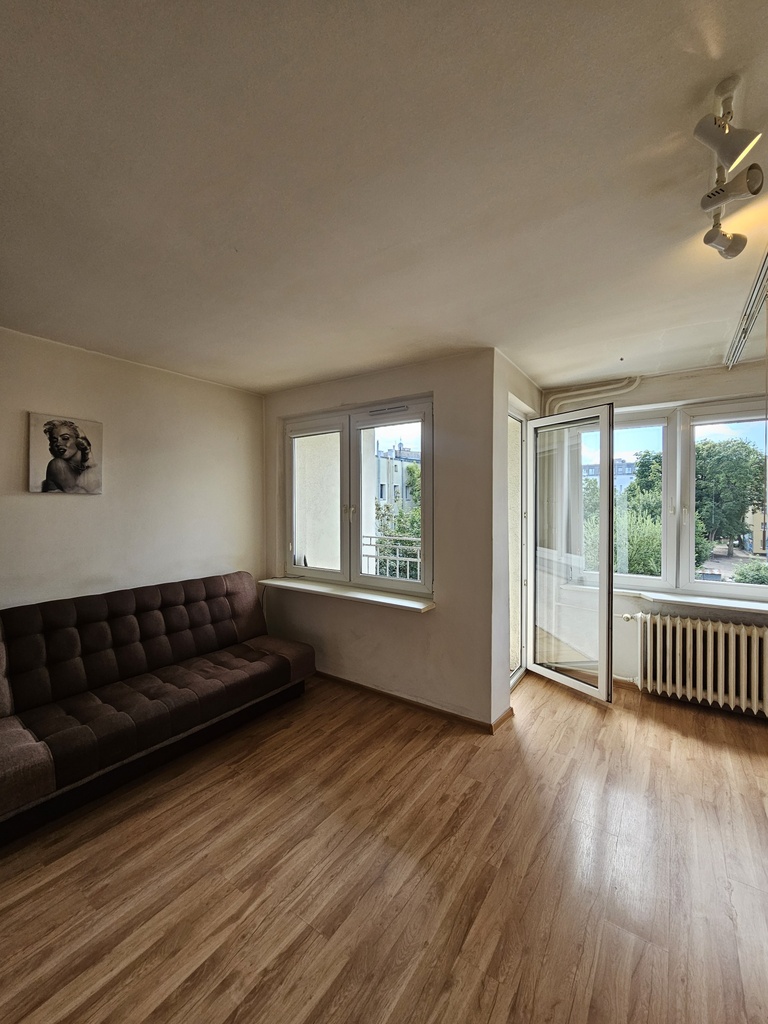 Kawalerka  w centrum miasta 3piętro ,balkon (2)