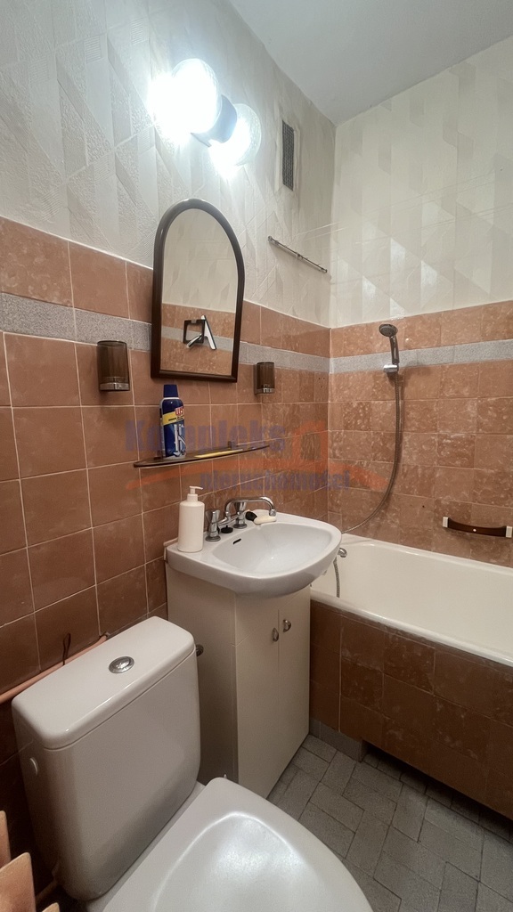 2 rozkładowe pokoje  ,parter/4 okol. Książąt. (8)