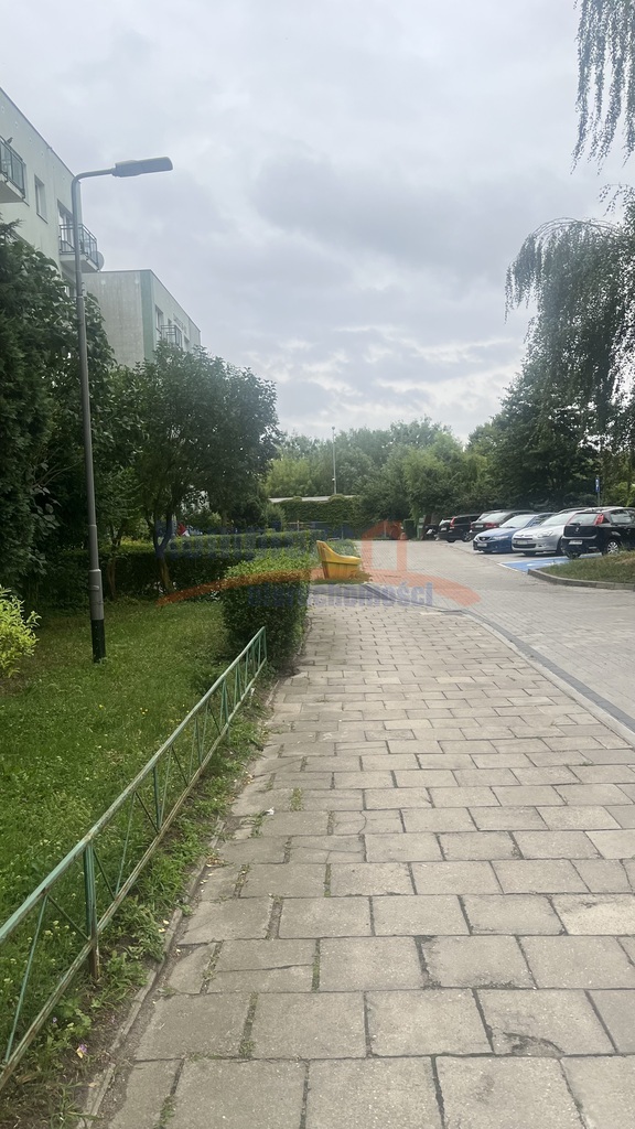 2 rozkładowe pokoje  ,parter/4 okol. Książąt. (19)