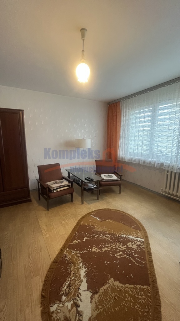 2 rozkładowe pokoje  ,parter/4 okol. Książąt. (20)