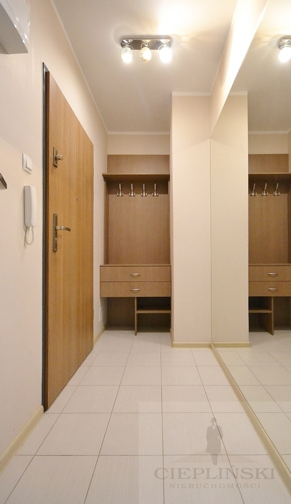 Nowocześnie urządzone dwa pokoje z balkonem (8)