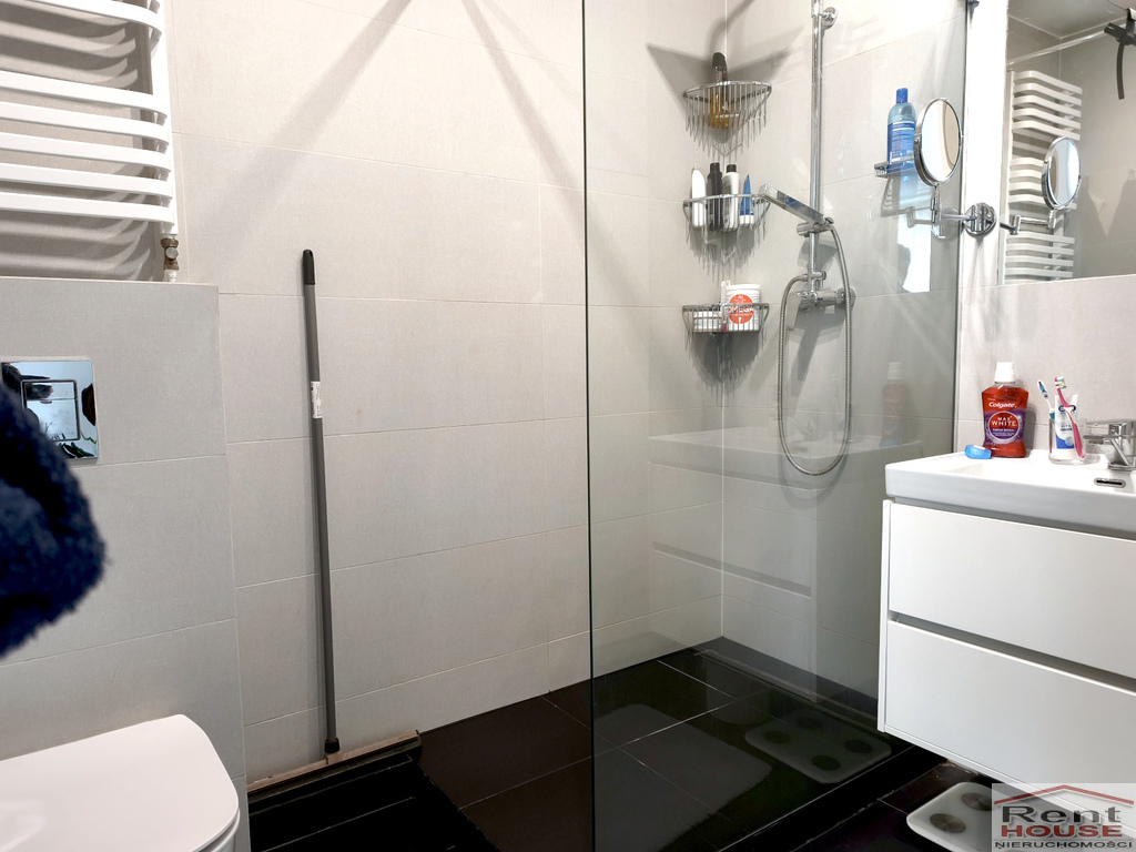 Przestronne 2 pokoje, balkon, garaż (16)