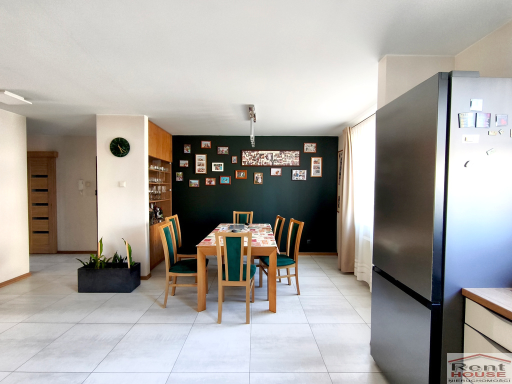 Przestronne 2 pokoje, balkon, garaż (13)