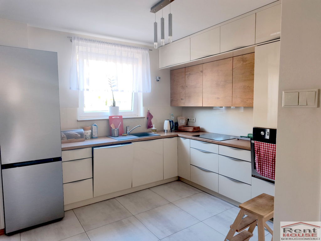 Przestronne 2 pokoje, balkon, garaż (9)