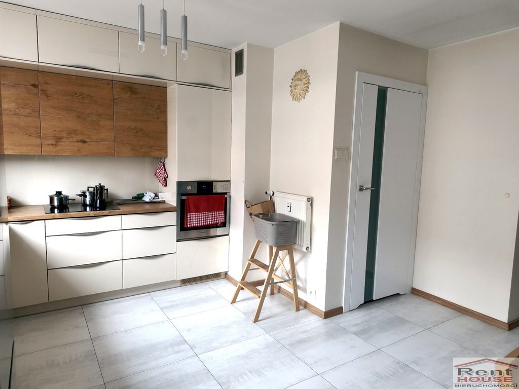 Przestronne 2 pokoje, balkon, garaż (10)