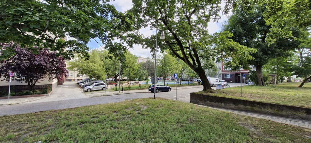 Przy Teatrze Polskim 2 pokoje 46 mkw do remontu. (1)