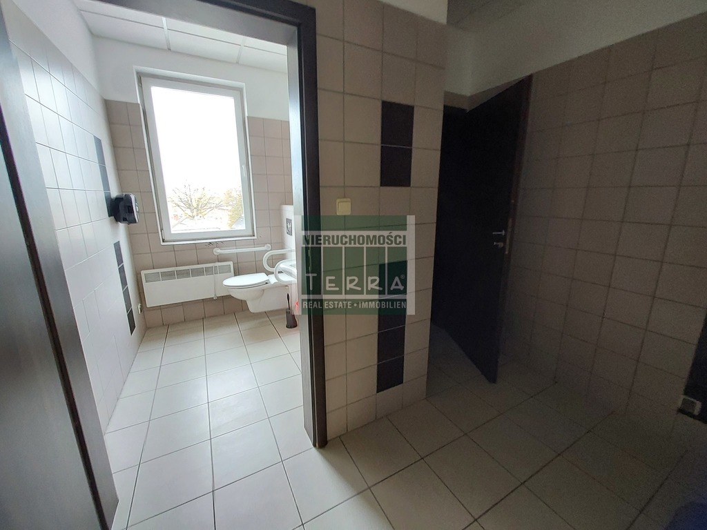 POMIESZCZENIA W CENTRUM Z MIEJSCAMI POSTOJOWYMI ! (7)
