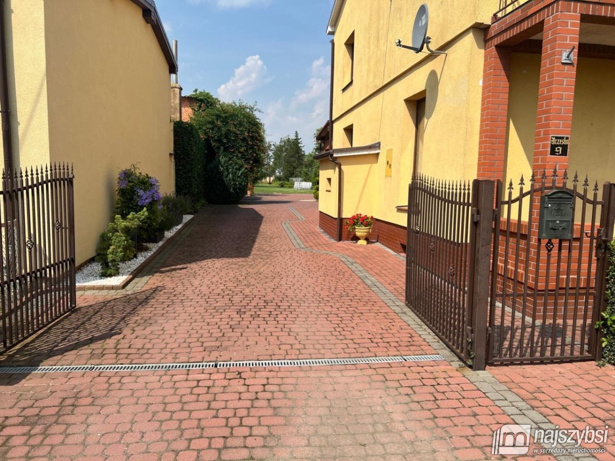 Dom wolnostojący na dużej działce.  (6)