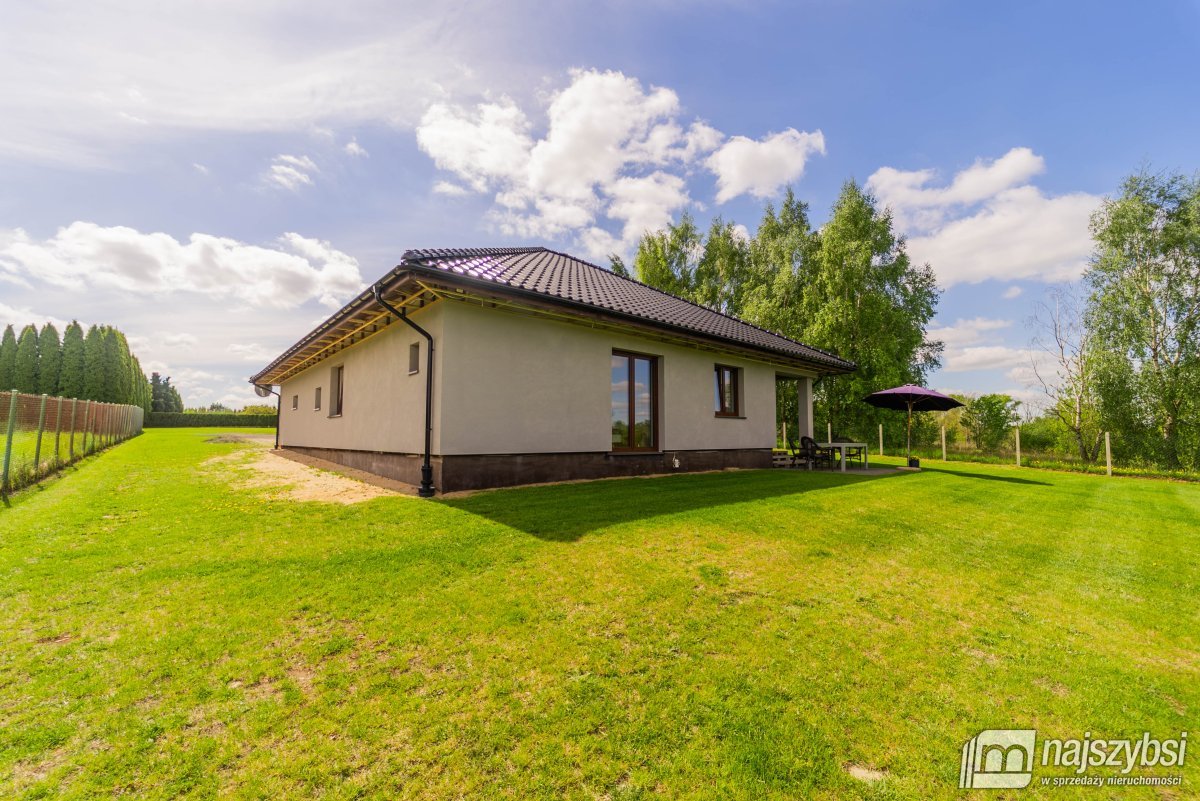 Karsk-Dom parterowy nad jeziorem (11)