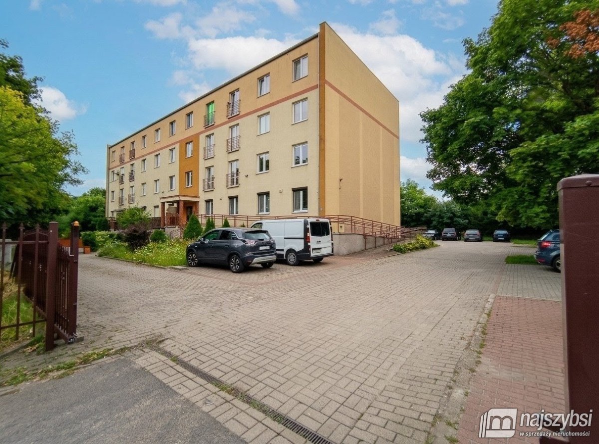 STARGARD - Blok ogrodzony z parkingiem, 3 pokoje (2)