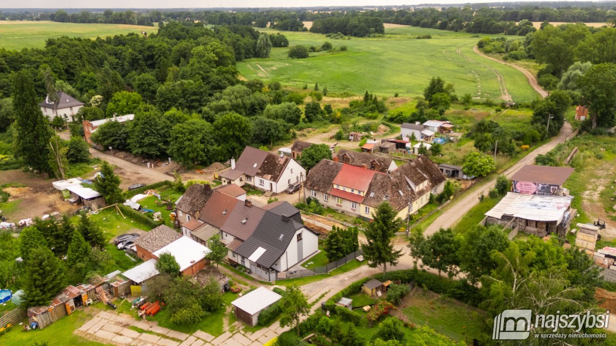 Chlebówko- skrajny szereg w cichej i spokojnej wsi (14)